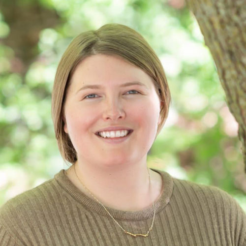Headshot of Lindsay Taylor